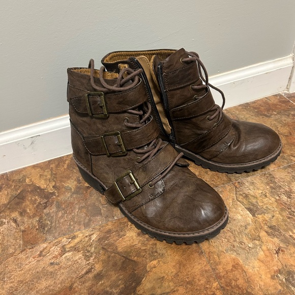 boc Shoes - boc Brown Lace Up Boots